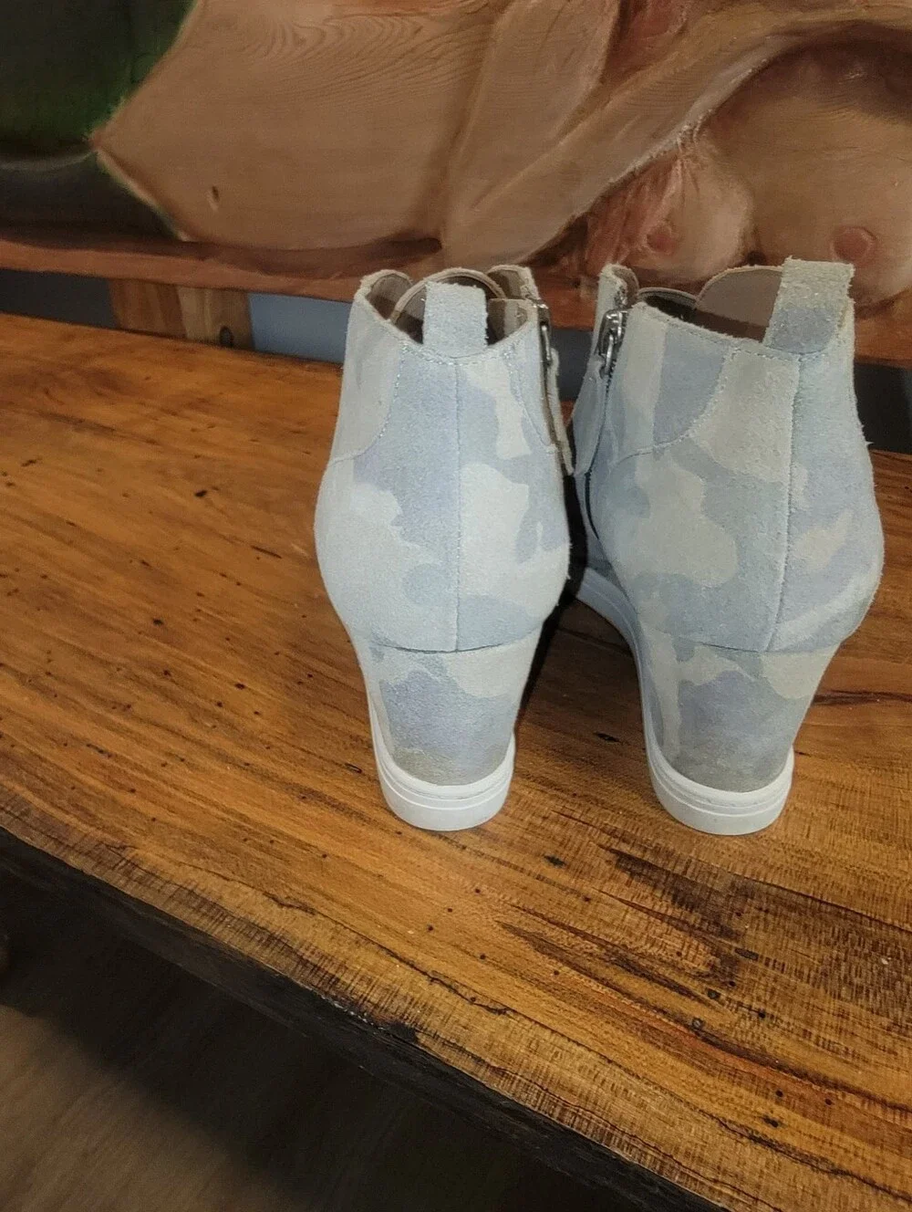 Linea Paolo Camo Anna Wedge Sneakers Size 7. Measures 10